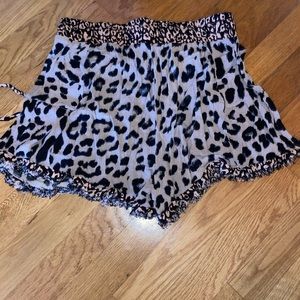 Leopard print short